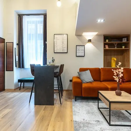 Parliament Dream Apartment! *
